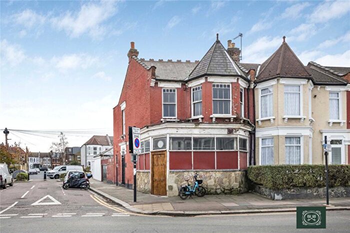 3 Bedroom Apartment For Sale In St Ann's Road, Harringay Ladder, London, N15