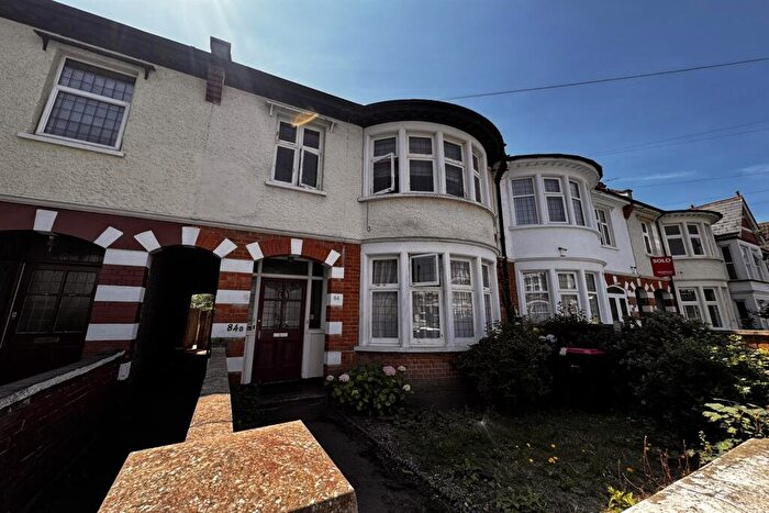 2 Bedroom Flat To Rent In Boscombe Road, Southend On Sea, SS2