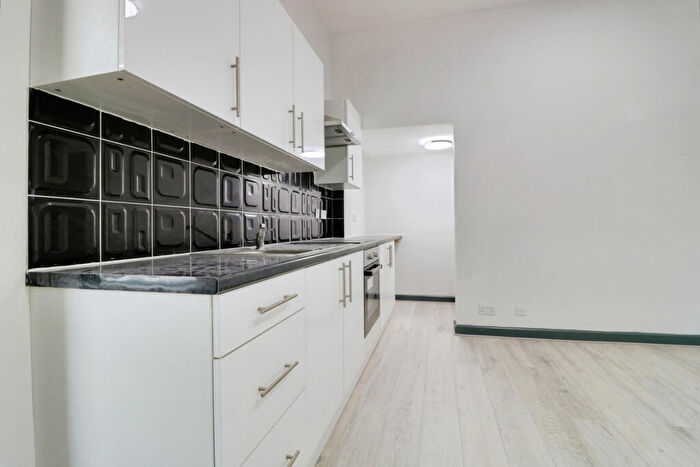 2 Bedroom Flat To Rent In York Road, Southend-on-sea, SS1