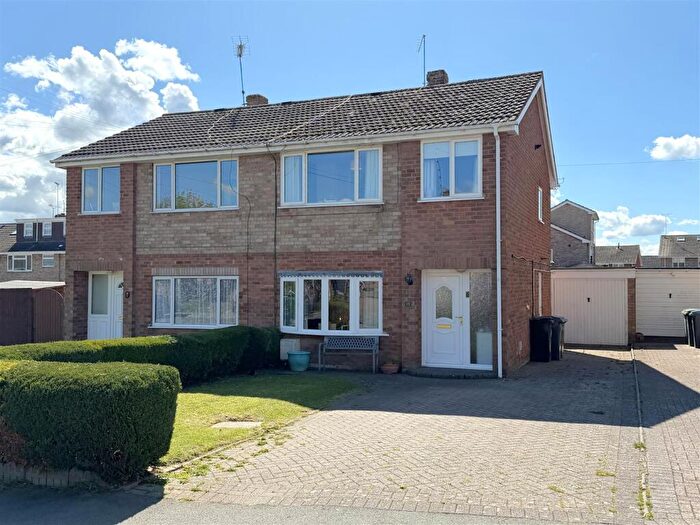 3 Bedroom Semi Detached House For Sale In Lakin Drive, Bishops Itchington, Warwickshire, CV47