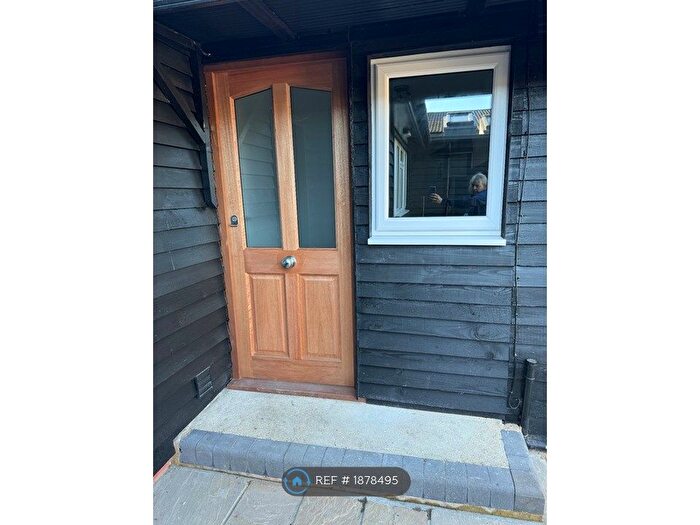 1 Bedroom Flat To Rent In Warren Lane, Brentwood, CM15