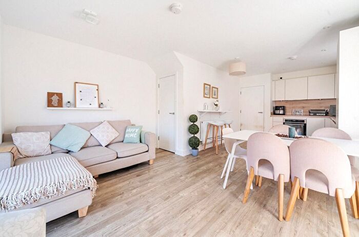 3 Bedroom Town House For Sale In George Avenue, Milton Keynes, Buckinghamshire, MK17