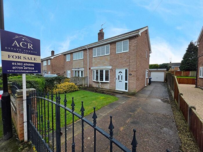 3 Bedroom Semi Detached House For Sale In Yew Tree Crescent, Rossington, DN11