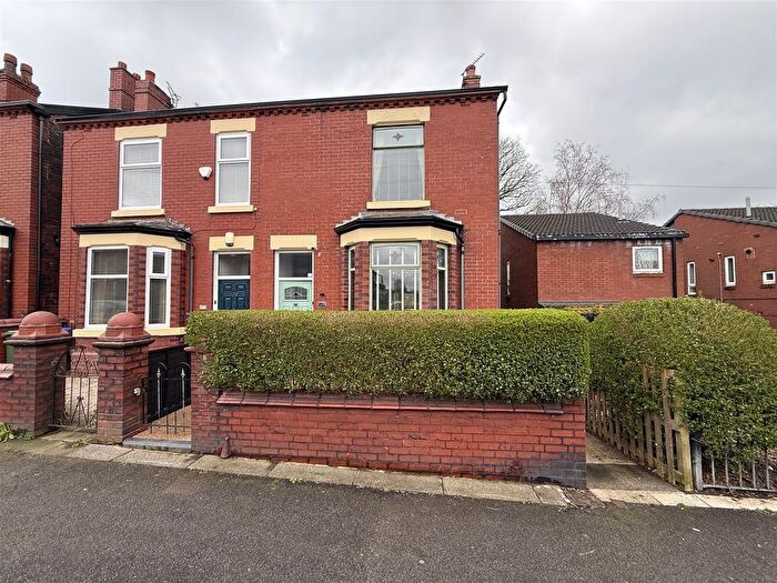 3 Bedroom Semi-Detached House For Sale In Lodge Lane, Hyde, SK14