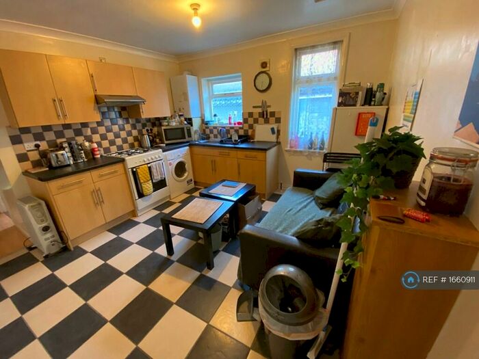 2 Bedroom Flat To Rent In Broadlands Road, Southampton, SO17