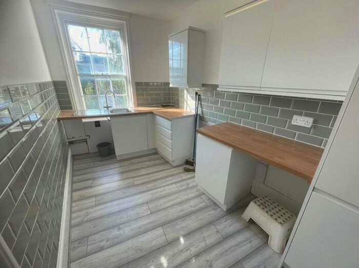 2 Bedroom Flat To Rent In Trinity Court, Harmer Street, Gravesend, DA12