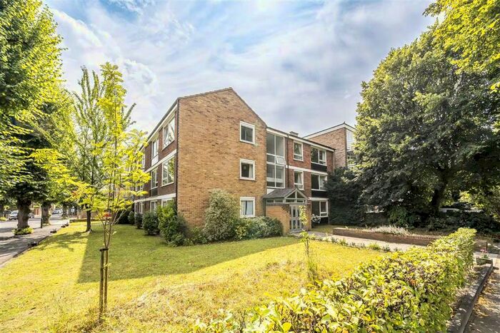 2 Bedroom Flat To Rent In Kew Road, Kew, Richmond, TW9