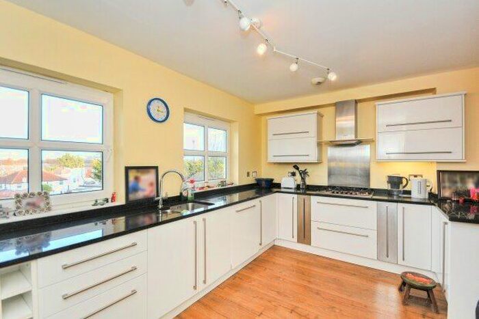 5 Bedroom Property To Rent In Glenmere Row, London, SE12