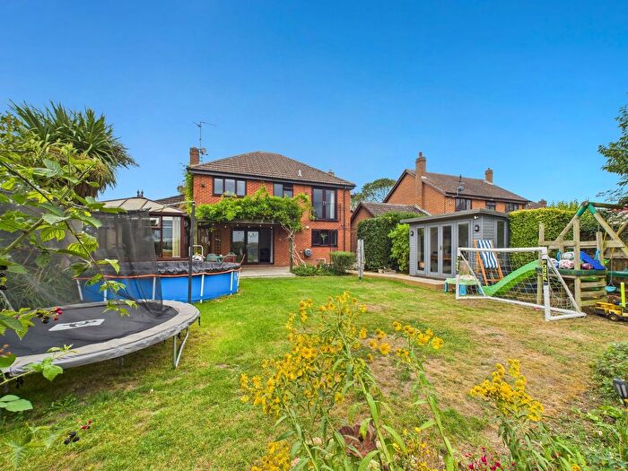 5 Bedroom Detached House For Sale In London Road, Yaxley, PE7