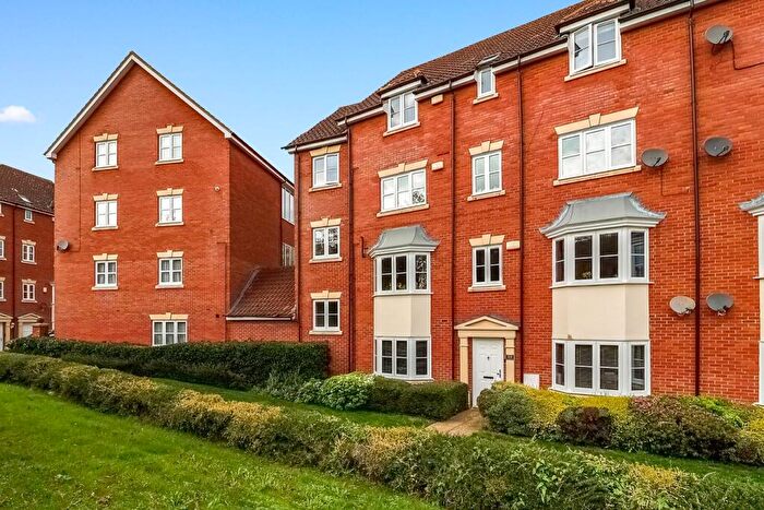 3 Bedroom Duplex For Sale In Woodall Close, Middleton, Milton Keynes, MK10