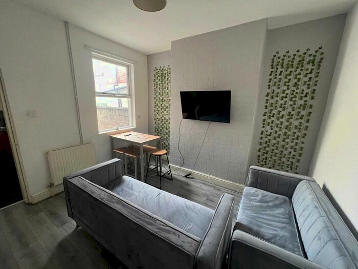 5 Bedroom Terraced House To Rent In Hall Lane, Liverpool, L7