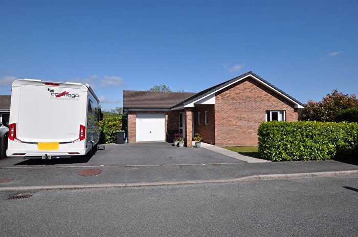 4 Bedroom Property For Sale In Bron Y Glyn Estate, Bronwydd Arms, Carmarthen, SA33
