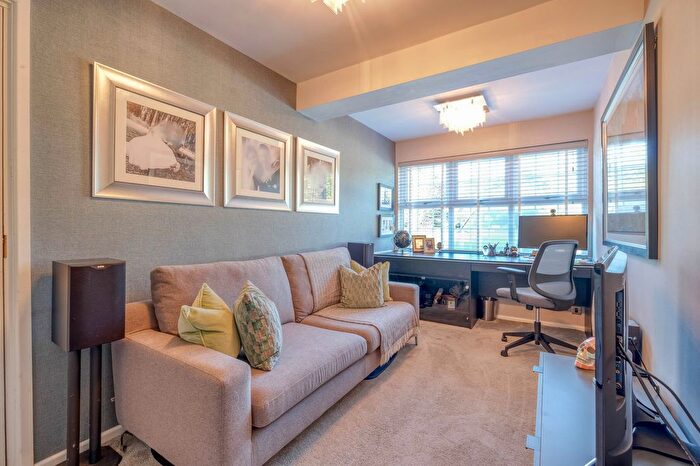 4 Bedroom Detached House For Sale In St. Francis Avenue, Solihull, B91