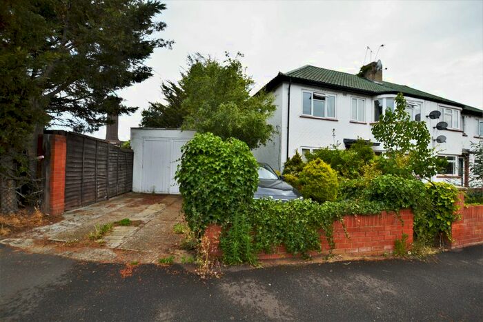 2 Bedroom Maisonette To Rent In Warkworth Gardens, Isleworth, TW7