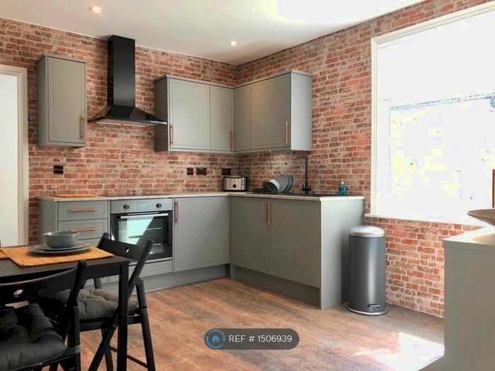 1 Bedroom Flat To Rent In Upper Richmond Road West, London, SW14