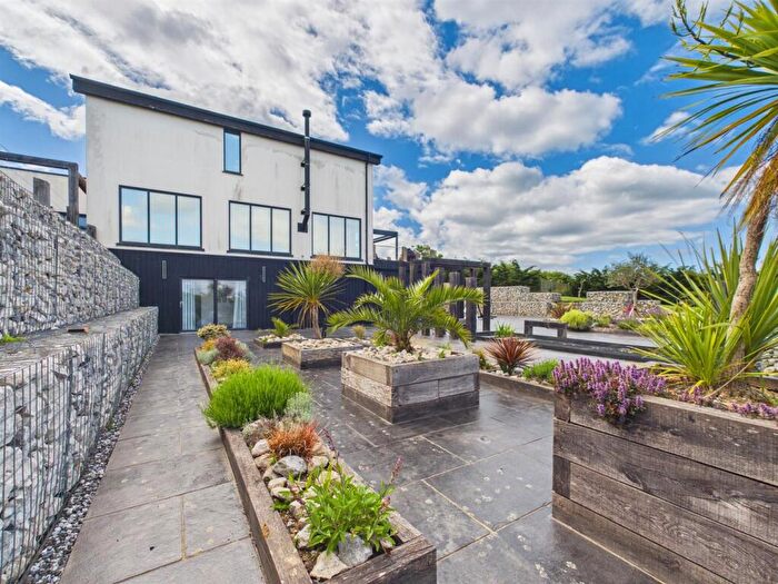 6 Bedroom Detached House For Sale In Chene Road, Peacehaven, BN10