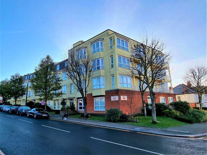 1 Bedroom Flat To Rent In Station Road, Westcliff-On-Sea, SS0