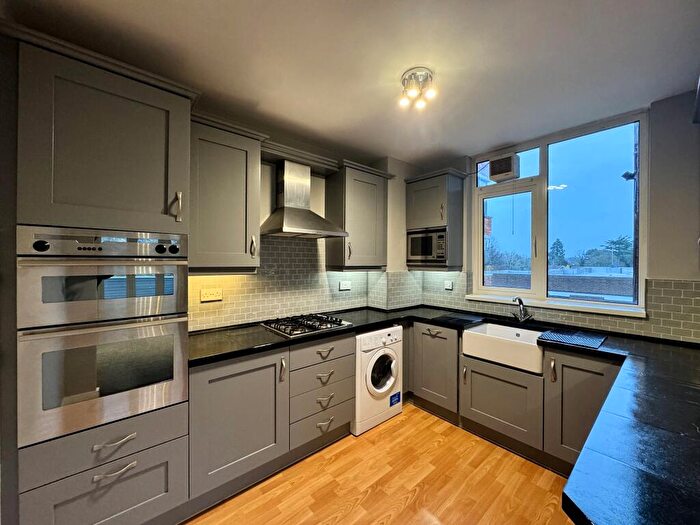 2 Bedroom Apartment To Rent In Riverside, Maidenhead, Berkshire, SL6