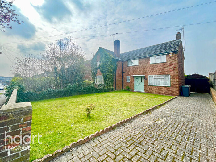2 Bedroom Semi-Detached House For Sale In Wellfield Avenue, Luton, LU3