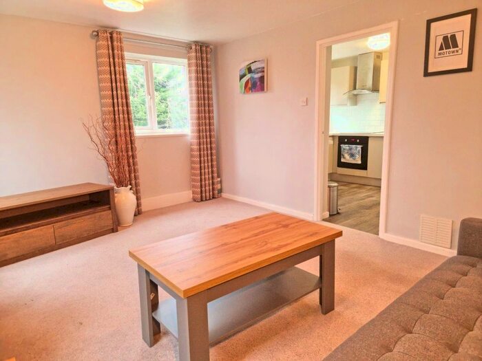 2 Bedroom Flat To Rent In Church Road, Northfield, Birmingham B31