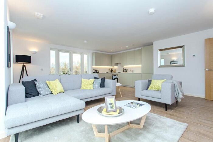 3 Bedroom Apartment For Sale In West Green Road, London, N15