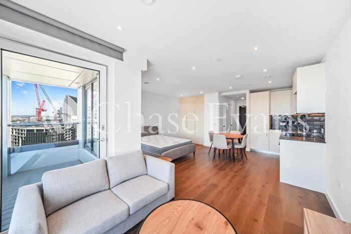 Flat To Rent In Deacon Street, Elephant & Castle, London, SE17