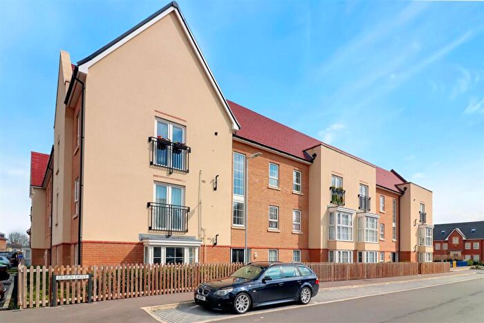 2 Bedroom Flat To Rent In Design Drive, Dunstable, LU6