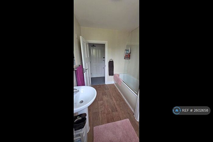 1 Bedroom Flat To Rent In Merrymeade House, Brentwood, CM15