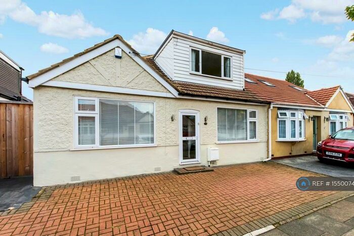 4 Bedroom Bungalow To Rent In Woodlands Avenue, Sidcup, DA15