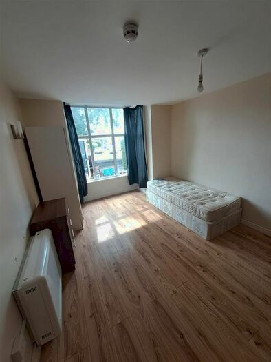 Property To Rent In Noster Hill, Beeston, Leeds, LS11