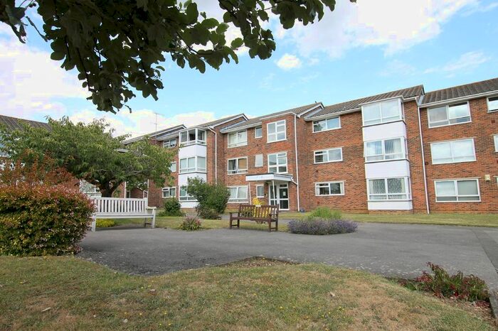 1 Bedroom Flat To Rent In Hawthorn Gardens, Worthing BN14