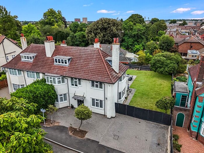 5 Bedroom Semi-detached House For Sale In Southborough Road, Old Moulsham, Chelmsford, Essex, CM2