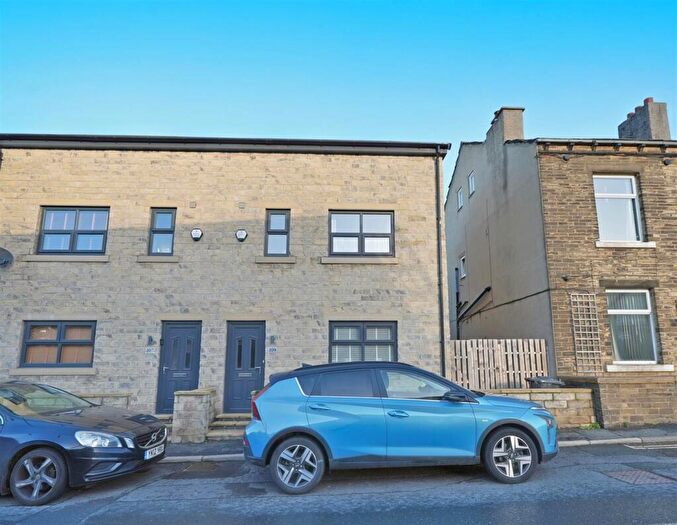 3 Bedroom Semi Detached House For Sale In Huddersfield Road, Elland, HX5