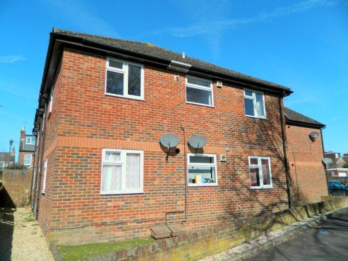 1 Bedroom Flat To Rent In Moons Lane, Horsham, RH13