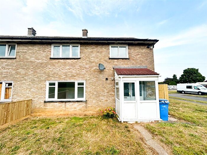 4 Bedroom Semi-Detached House To Rent In Buchanan Road, Hemswell Cliff, Gainsborough, DN21