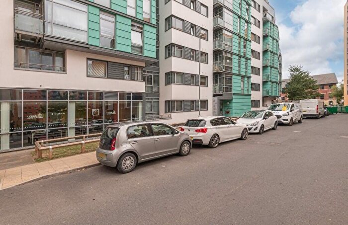 1 Bedroom Apartment For Sale In Ingram Street, Leeds, LS11
