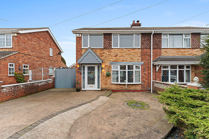 3 Bedroom Semi-Detached House For Sale In Grainsby Avenue, Cleethorpes, DN35