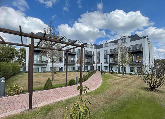 1 Bedroom Apartment To Rent In Bay Tree Avenue, Leatherhead, KT22