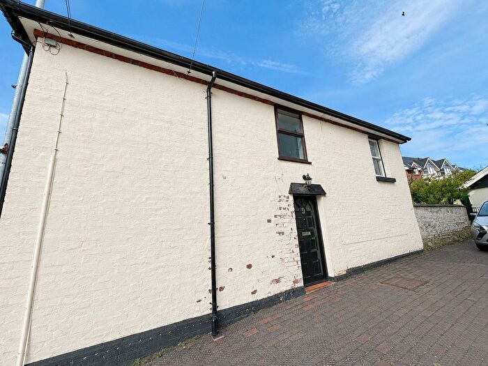 2 Bedroom End Terrace House To Rent In China Street, Llanidloes, Powys, SY18