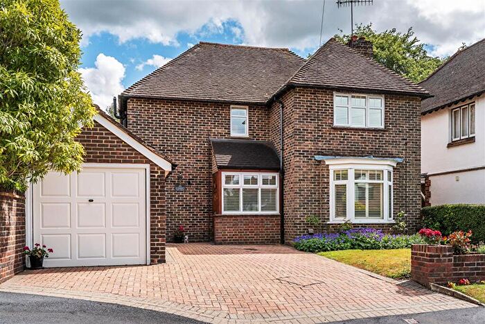 3 Bedroom Detached House For Sale In Hoskins Road, Oxted, RH8