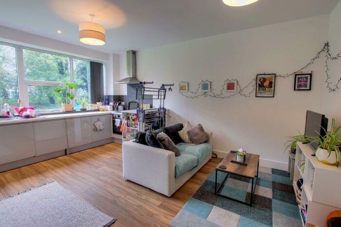 1 Bedroom Flat To Rent In The Pavillions, Trowbridge, BA14