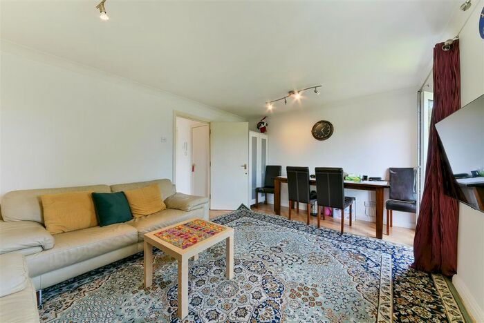 1 Bedroom Flat To Rent In Varsity Drive, Twickenham, TW1