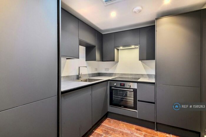 Studio To Rent In Clarence Road, London, N22