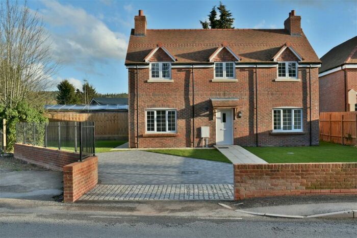 4 Bedroom Detached House For Sale In Newbury Road, Hermitage, Berkshire, RG18