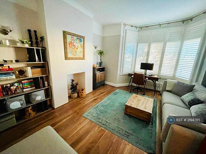 3 Bedroom Flat To Rent In Brownhill Road, London, SE6