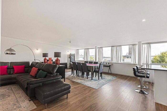 3 Bedroom Apartment To Rent In Hopton Road, London, SE18