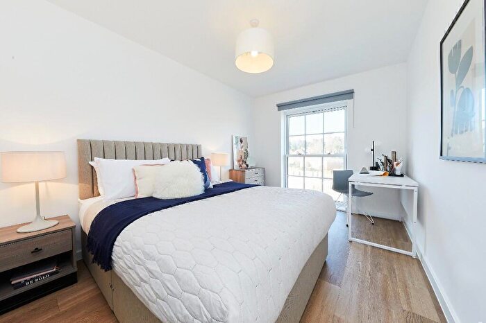 3 Bedroom Apartment To Rent In Old Market Place, Farnham, Surrey, GU9