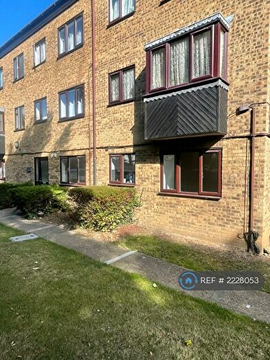 1 Bedroom Flat To Rent In Lincoln Court, Ilford, IG2