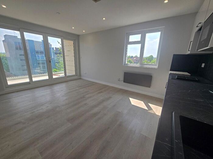 1 Bedroom Flat To Rent In London Road, Mitcham, Greater London, CR4