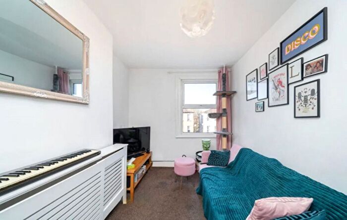 1 Bedroom Flat To Rent In Lingfield Court, Elgin Road, Croydon, Surrey, CR0